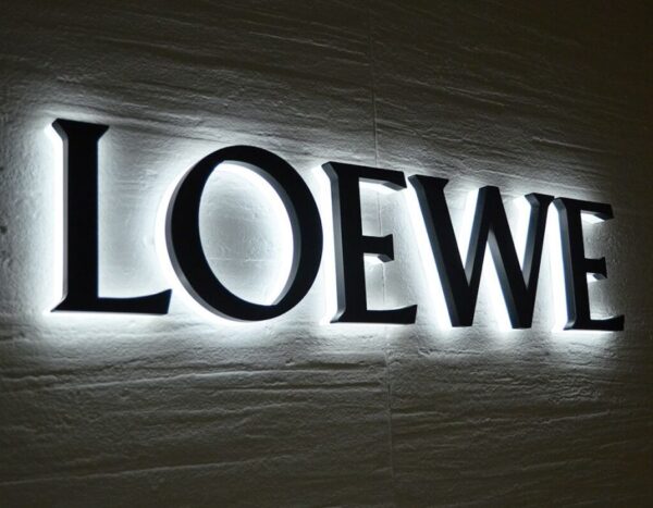 Outlit 3D Signage